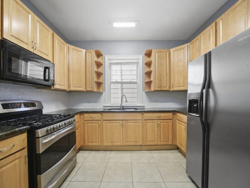 7931 S East End Avenue Chicago IL 60617