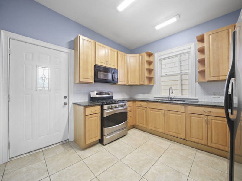 7931 S East End Avenue Chicago IL 60617