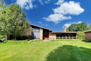 Photo of 1500 W Blackhawk Drive Mount Prospect IL 60056