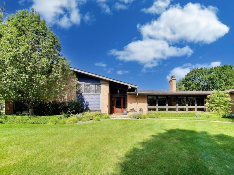 1500 W Blackhawk Drive Mount Prospect IL 60056