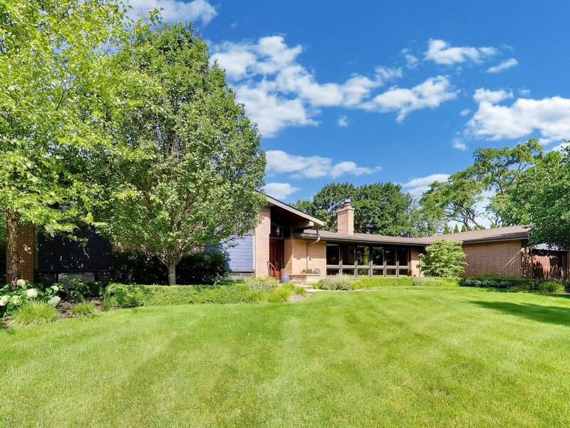 1500 W Blackhawk Drive Mount Prospect IL 60056