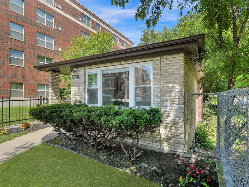 9117 S Brandon Avenue Chicago IL 60617