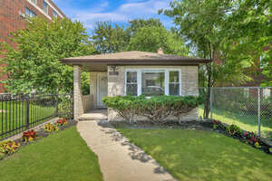 Photo of 9117 S Brandon Avenue Chicago IL 60617