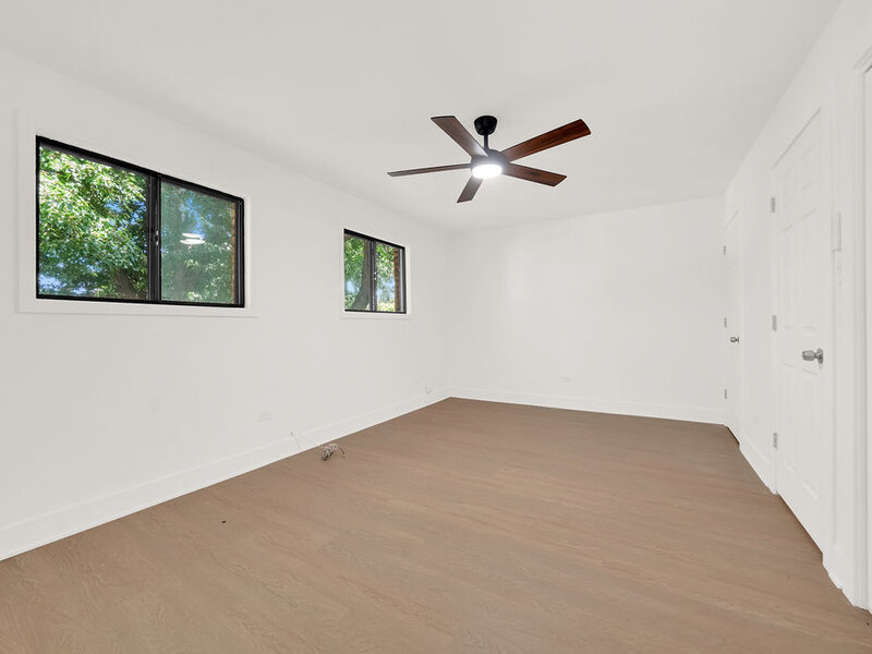 9117 S Brandon Avenue Chicago IL 60617