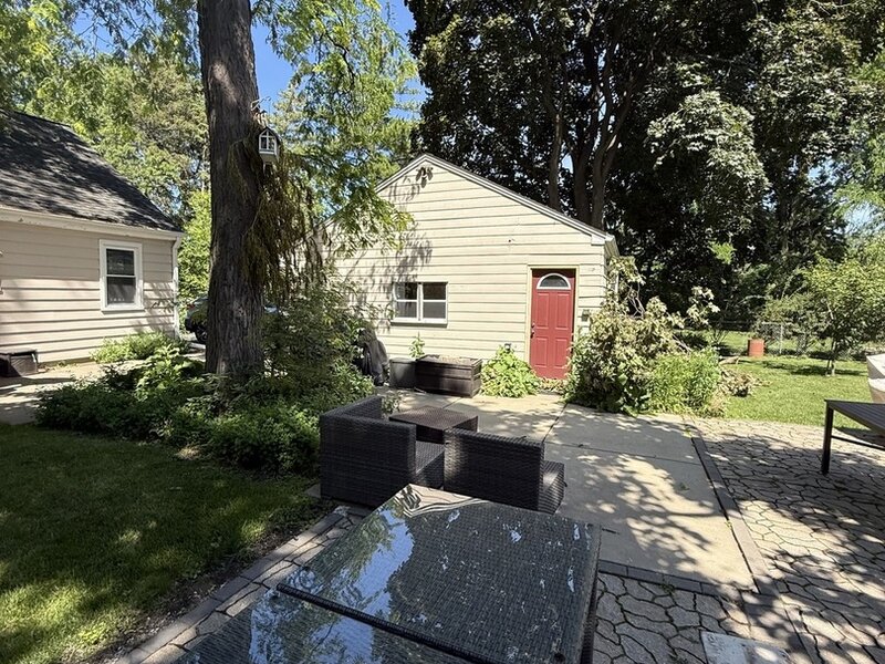 47 W Algonquin Road Des Plaines IL 60016