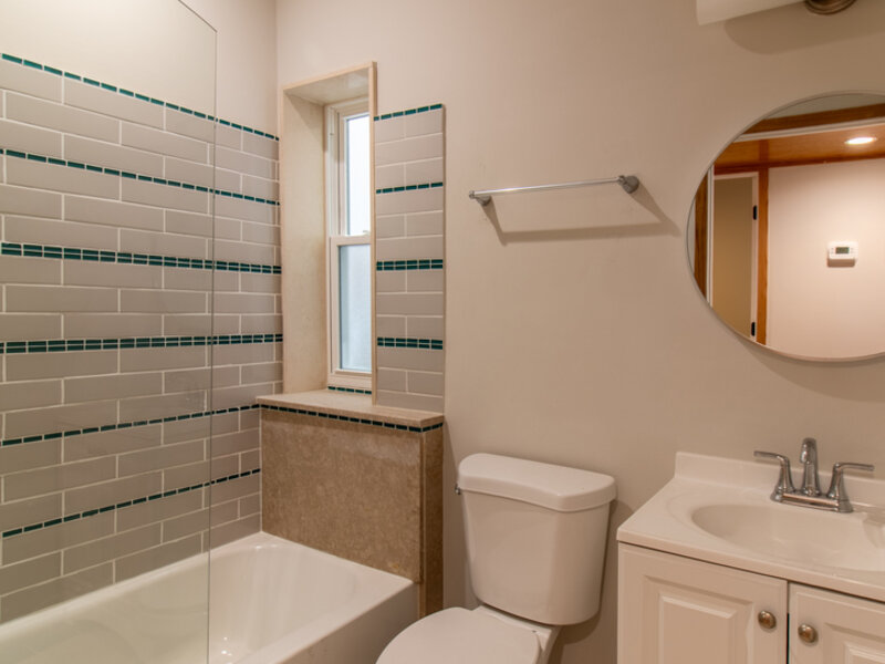 6334 S Saint Lawrence Avenue Chicago IL 60637