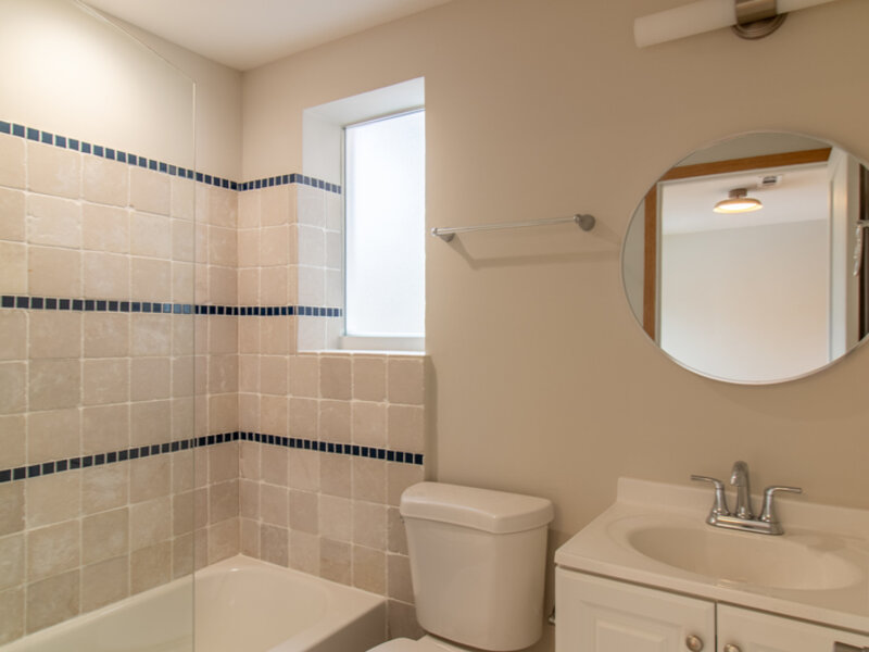 6334 S Saint Lawrence Avenue Chicago IL 60637