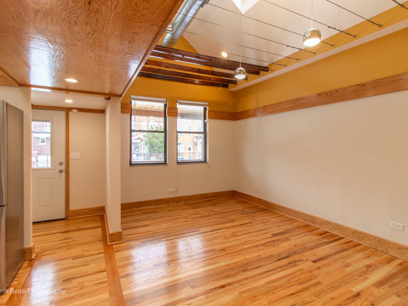 6334 S Saint Lawrence Avenue Chicago IL 60637