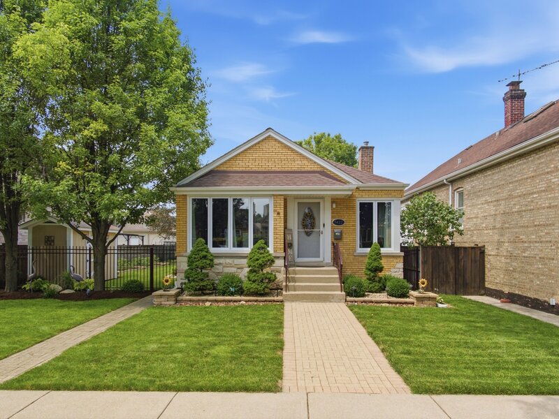 5422 S Sayre Avenue Chicago IL 60638