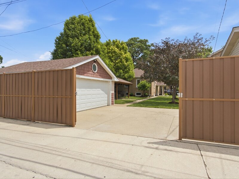 5422 S Sayre Avenue Chicago IL 60638