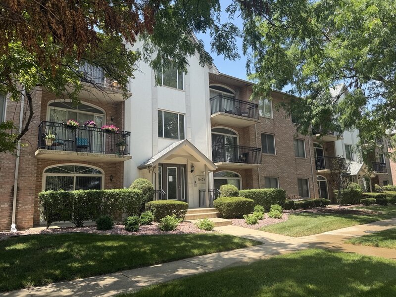 9424 S 77th Court Hickory Hills IL 60457