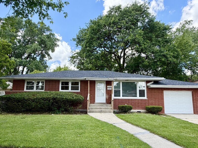 17060 Wausau Avenue South Holland IL 60473