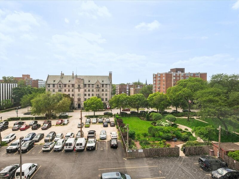 1572 Maple Avenue Evanston IL 60201