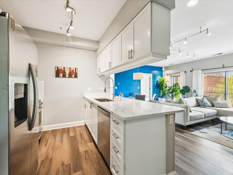 1572 Maple Avenue Evanston IL 60201