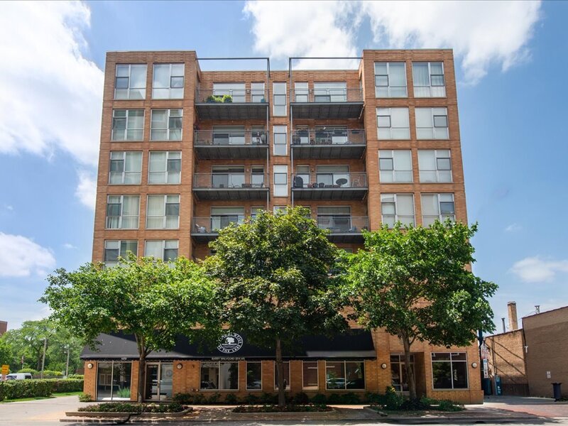 1572 Maple Avenue Evanston IL 60201