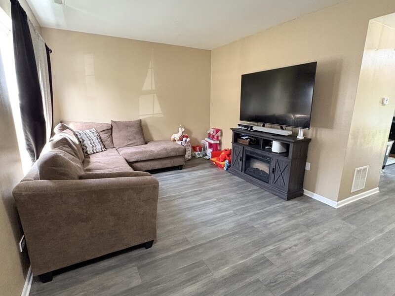 1422 W Split Oak Circle Round Lake Beach IL 60073
