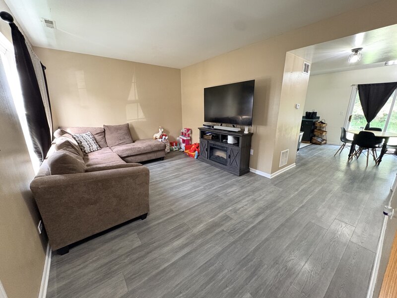 1422 W Split Oak Circle Round Lake Beach IL 60073