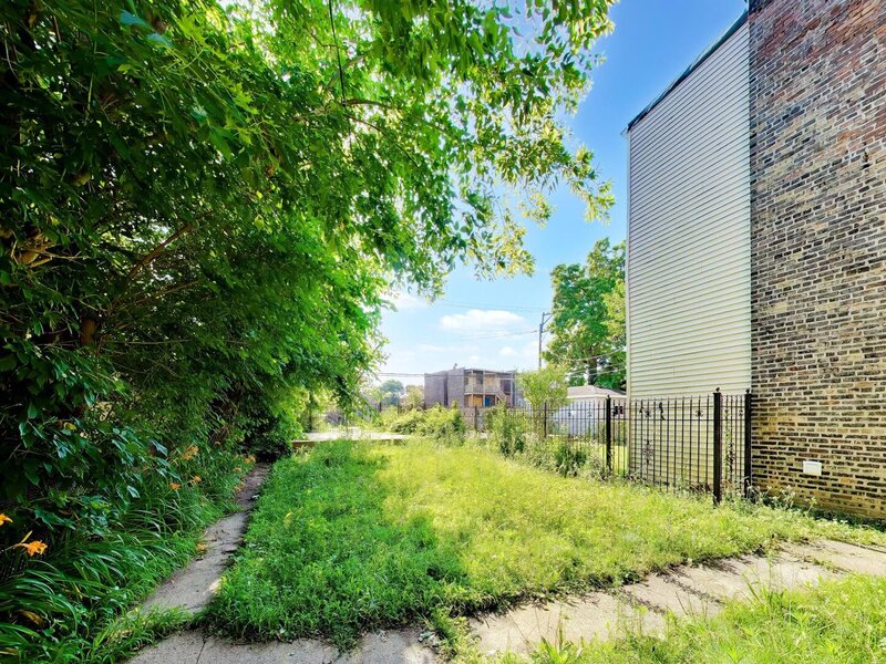 7041 S Eberhart Avenue Chicago IL 60637