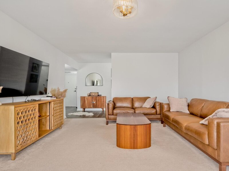 9356 Landings Lane Des Plaines IL 60016