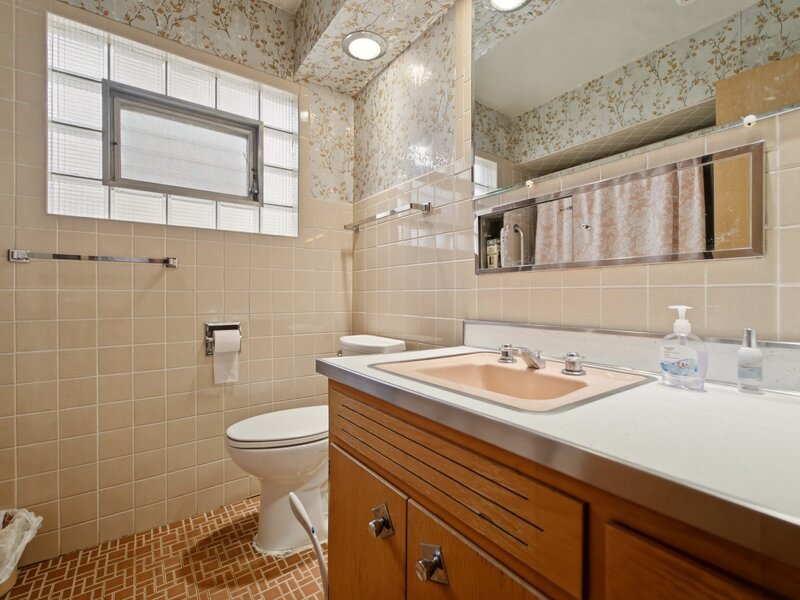 13227 S Escanaba Avenue Chicago IL 60633
