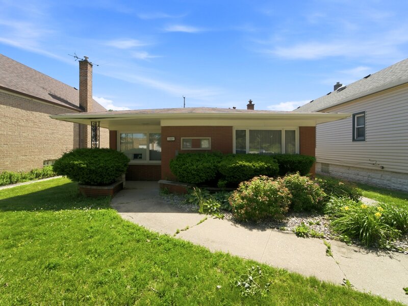 13227 S Escanaba Avenue Chicago IL 60633