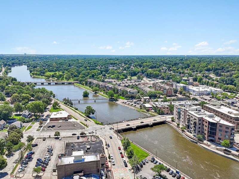 10 W Illinois Street St. Charles IL 60174