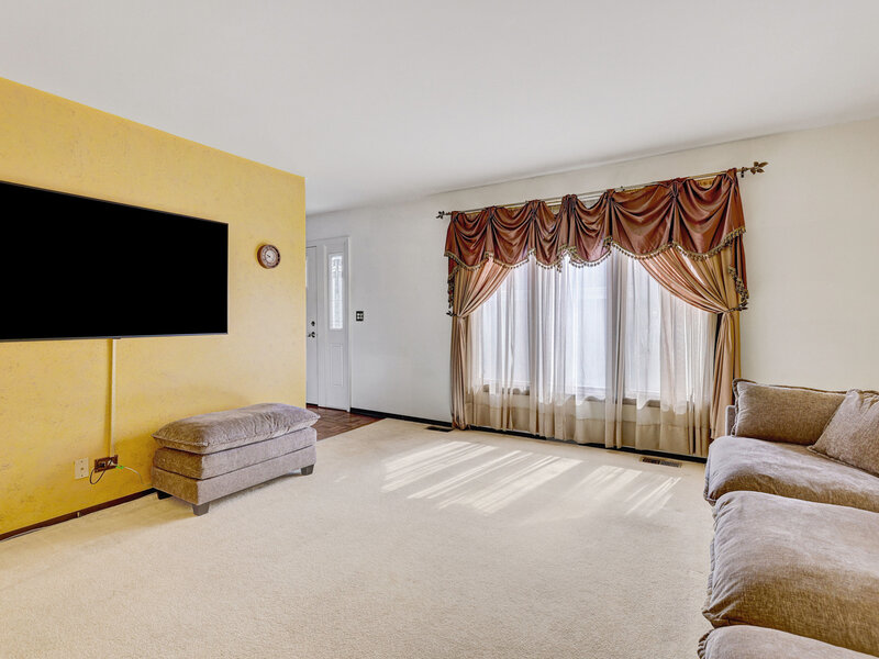 330 Elmwood Lane Bloomingdale IL 60108