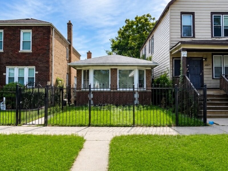 8635 S Burnham Avenue Chicago IL 60617