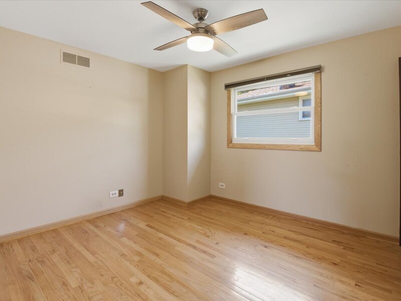 160 Fairfield Way Bloomingdale IL 60108