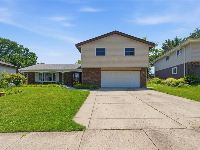 160 Fairfield Way Bloomingdale IL 60108