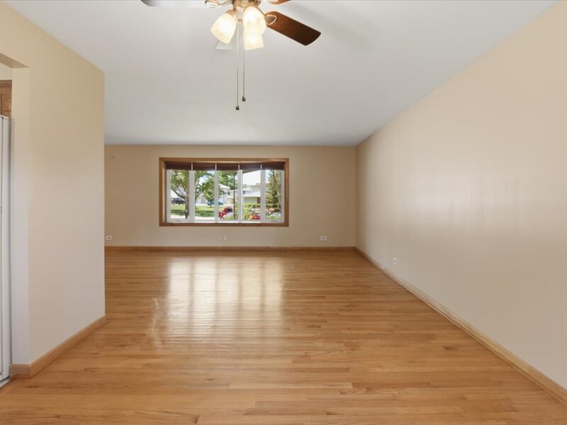 160 Fairfield Way Bloomingdale IL 60108