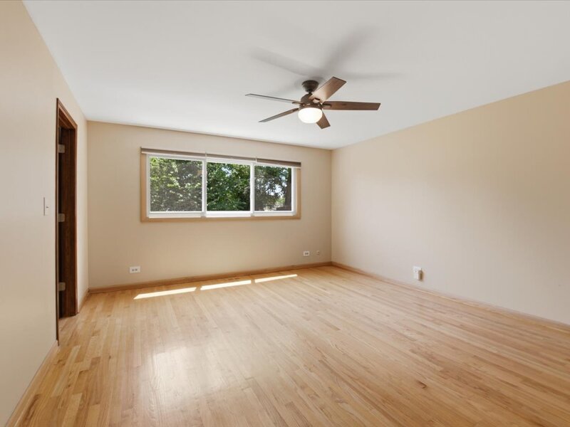 160 Fairfield Way Bloomingdale IL 60108
