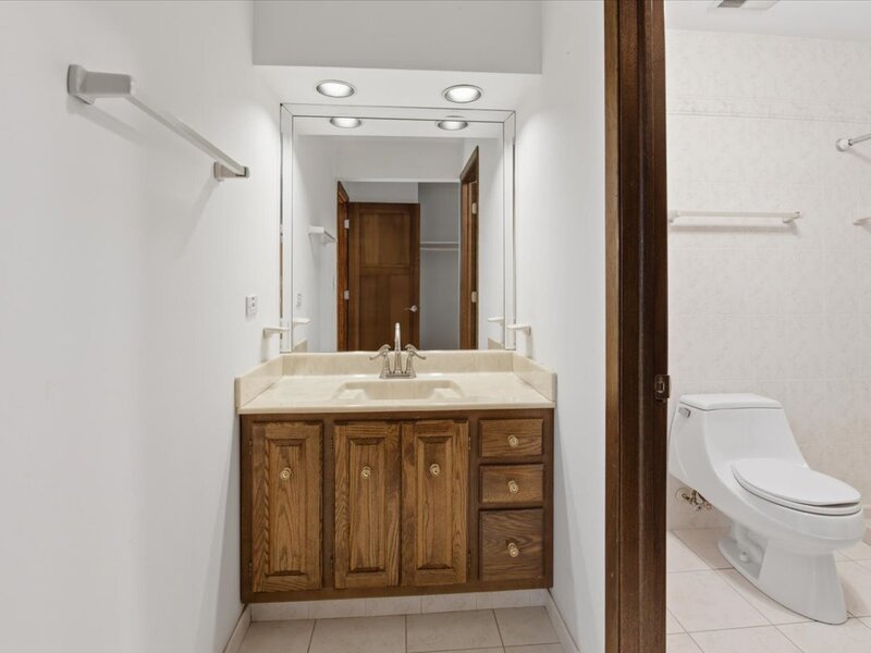 160 Fairfield Way Bloomingdale IL 60108
