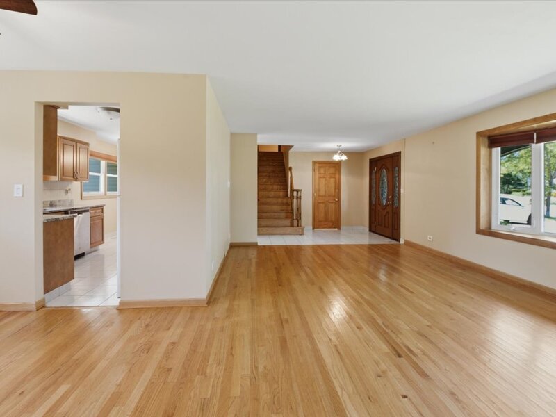 160 Fairfield Way Bloomingdale IL 60108