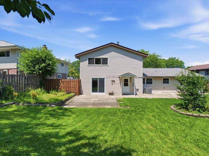 160 Fairfield Way Bloomingdale IL 60108