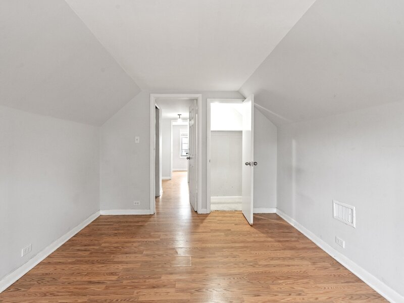 5701 S Mobile Avenue Chicago IL 60638