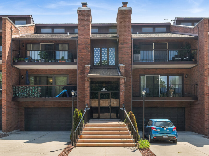 2 Cinnamon Creek Drive Palos Hills IL 60465