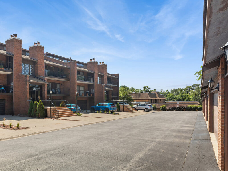 2 Cinnamon Creek Drive Palos Hills IL 60465
