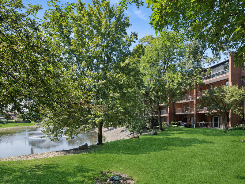 2 Cinnamon Creek Drive Palos Hills IL 60465