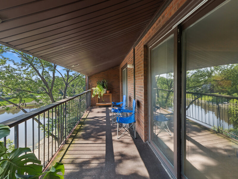 2 Cinnamon Creek Drive Palos Hills IL 60465