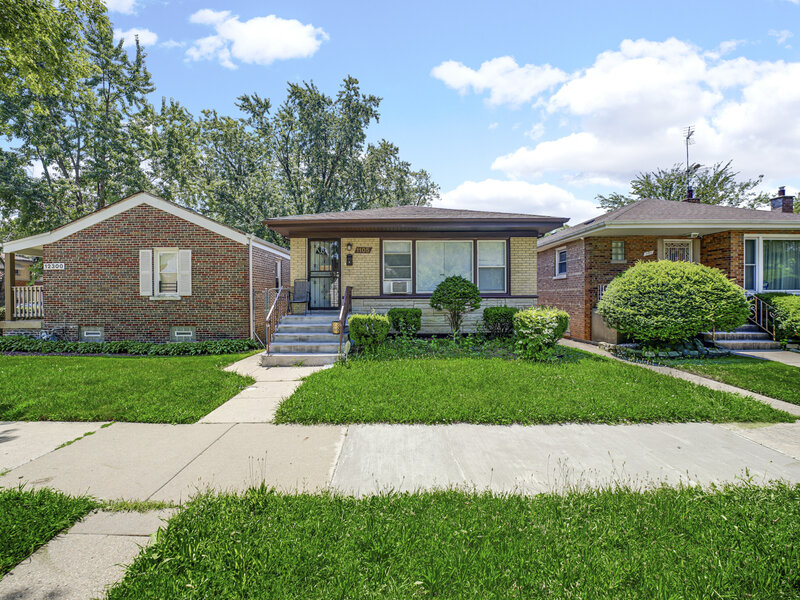 1105 W 123rd Street Calumet Park IL 60827