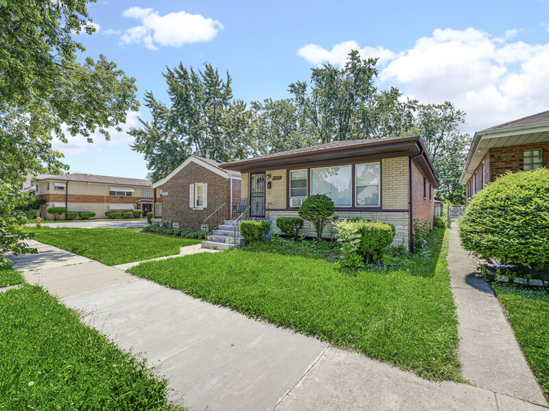 1105 W 123rd Street Calumet Park IL 60827