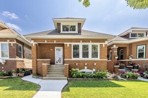 Photo of 3035 N Luna Avenue Chicago IL 60641