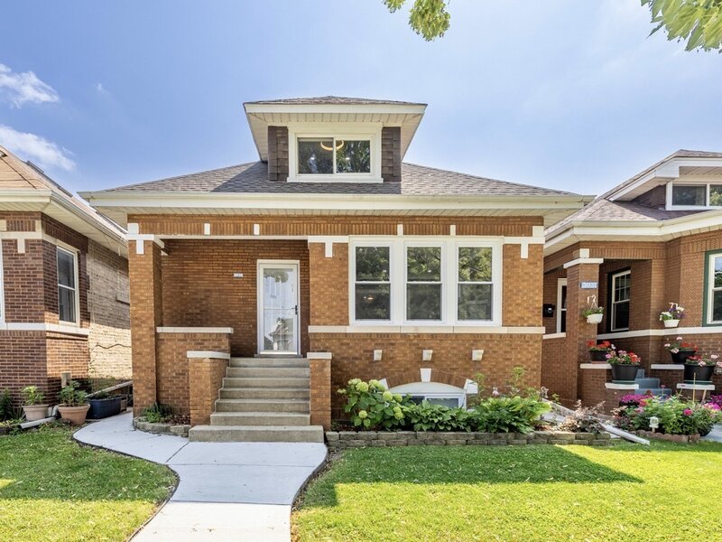 3035 N Luna Avenue Chicago IL 60641