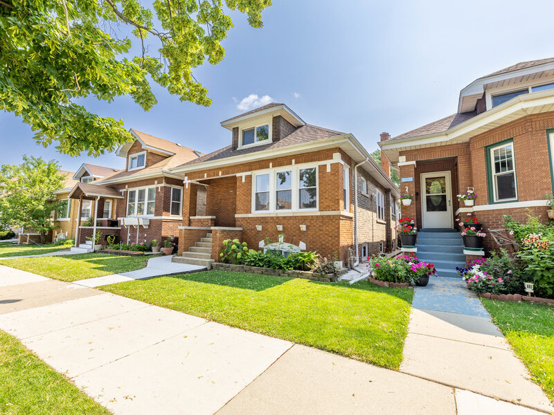 3035 N Luna Avenue Chicago IL 60641