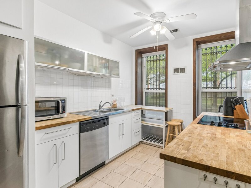 869 N Lasalle Street Chicago IL 60610