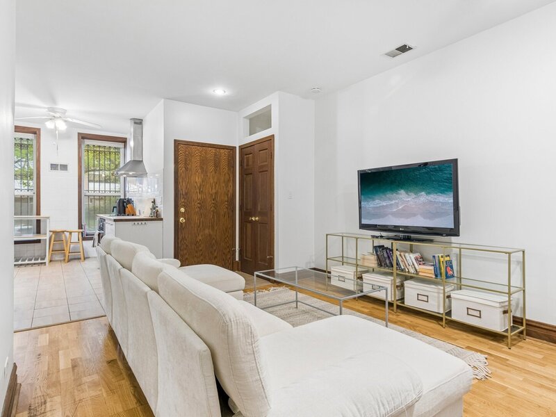 869 N Lasalle Street Chicago IL 60610