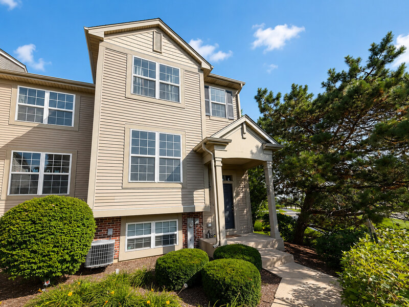 896 Cherry Creek Drive Grayslake IL 60030