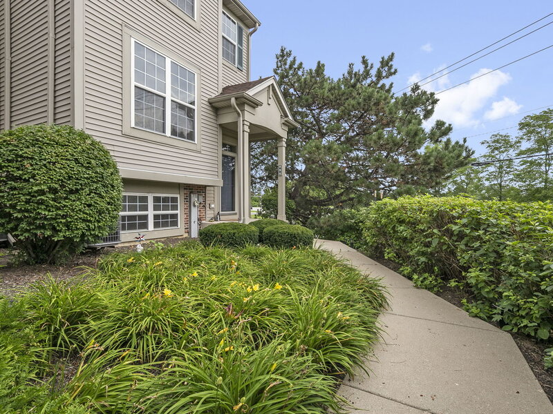896 Cherry Creek Drive Grayslake IL 60030