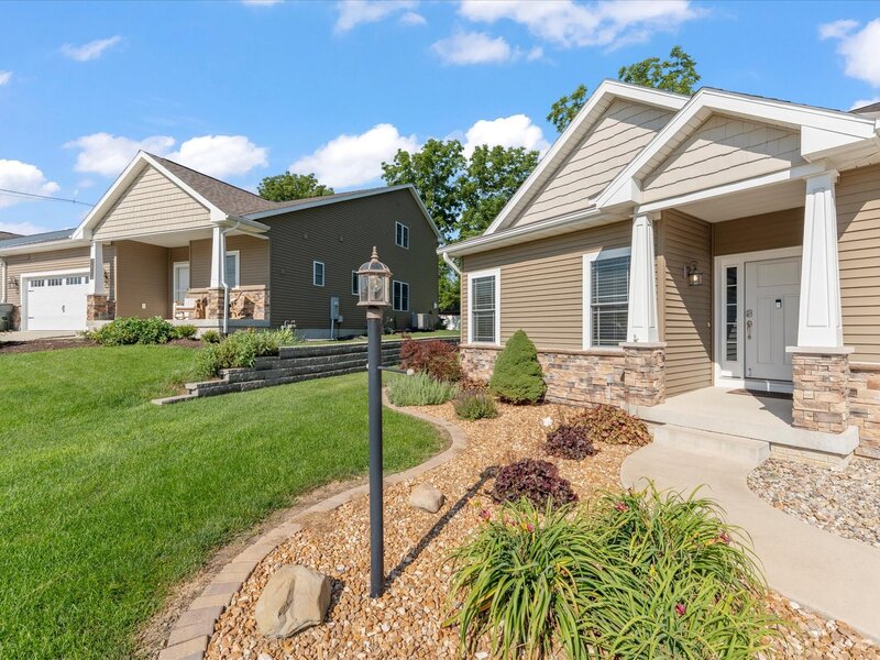 1806 Lake Ridge Court Mahomet IL 61853